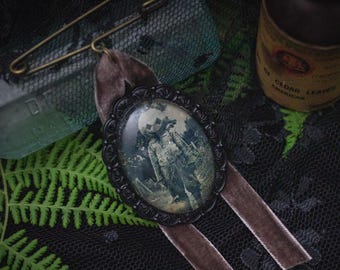 Vintage Pumpkin Head Victorian Brooch with Kilt Pin and Velvet Ribbon, Witch Hat Accessory, Halloween Accessory, Witchcore Jewelry