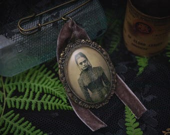 Spider Woman Victorian Brooch with Kilt Pin and Velvet Ribbon, Witch Hat Accessory, Halloween Accessory, Witchcore Jewelry