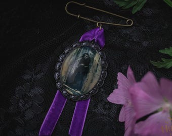Vintage Haunted Woman Victorian Brooch with Kilt Pin and Velvet Ribbon, Witch Hat Accessory, Halloween Accessory, Witchcore Jewelry