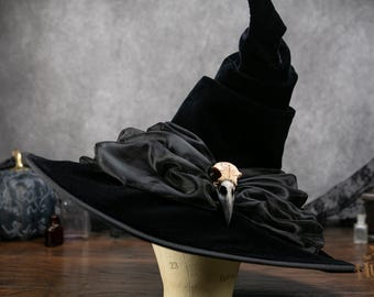 Sombrero de bruja ~Fiona~ Terciopelo negro, torcido, ala ancha, calavera de cuervo