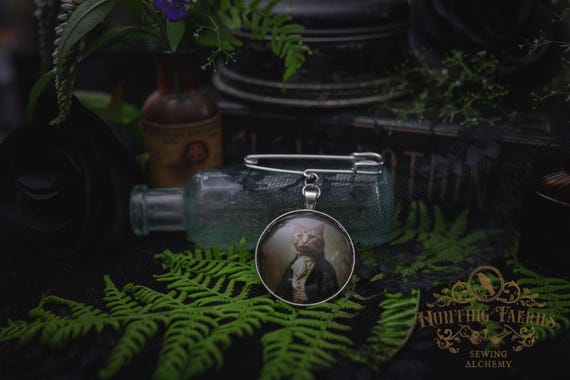 Vintage  Style Victorian Tabby Cat Brooch with Kilt Pin, Witch Hat Accessory, Halloween Accessory, Witchcore Jewelry,Halloween Aesthetic Pin
