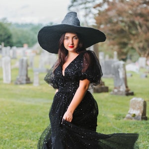Beatrice Extra Large Brim Witch Hat in Charcoal Felt, crooked witch hat, ren faire hat, sorceress hat, hedge witch hat, classic witch hat image 3