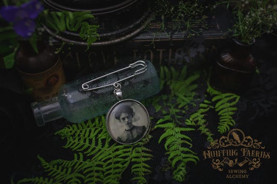 Vintage Style Haunted Woman Instant Relative  Brooch with Kilt Pin, Witch Hat Accessory, Witchcore Jewelry, Halloween Pin
