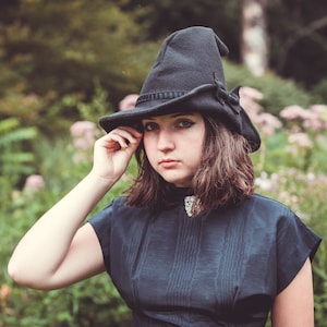 Ophelia Vintage Style Black Felt Witch Hat: Velvet Ribbon & Bat Bow, Dark Academia, Cottage Core