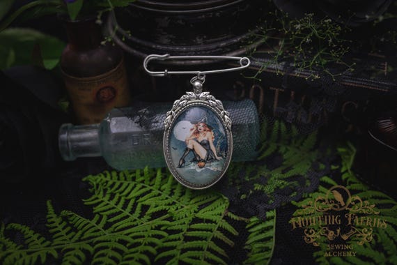 Redheaded Pinup Girl Witch Victorian Brooch with Kilt Pin, Witch Hat Accessory, Halloween Accessory, Witchcore Jewelry, Halloween Aesthetic