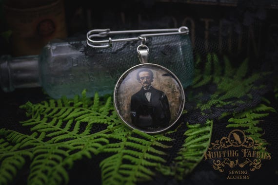 Vintage Style Edgar Allan Poe Brooch with Kilt Pin, Witch Hat Accessory, Halloween Accessory, Witchcore Jewelry, Halloween Aesthetic Pin