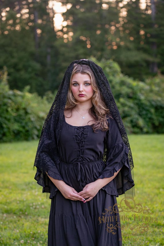 Long Black Spider Web Veil with Bow Pin, Victorian Mourning Veil, Goth Veil, Woman in Black Costume, Wedding Halloween Costume Headpiece