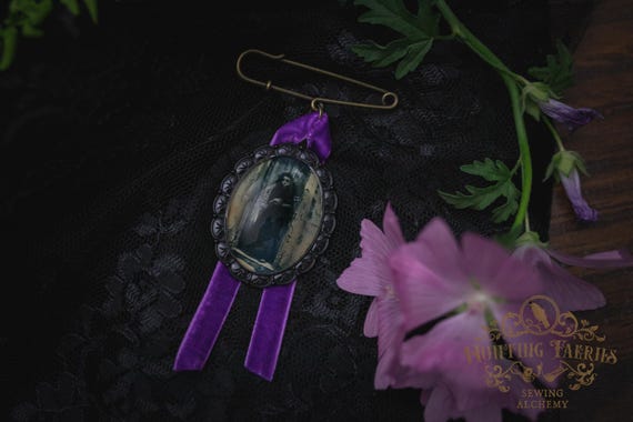Vintage Haunted Woman Victorian Brooch with Kilt Pin and Velvet Ribbon, Witch Hat Accessory, Halloween Accessory, Witchcore Jewelry