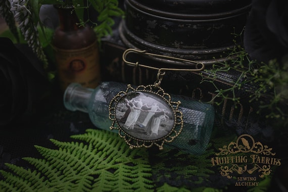 Witches in a circle Victorian Brooch with Kilt Pin, Witch Hat Accessory, Halloween Accessory, Witchcore Jewelry, Halloween Aesthetic Pin