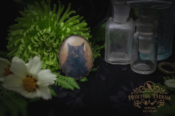 Black Cat Familiar Victorian Brooch, Witch Hat Accessory, Halloween Accessory, Spooky Vibe Pin