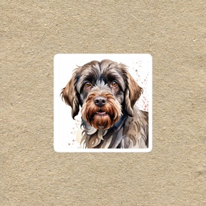 Puede incluir: Pintura acuarela de un perro marrón y negro con pecho blanco. El perro tiene la nariz marrón y los ojos marrones. La pintura tiene un fondo blanco con salpicaduras de pintura rosa y marrón.