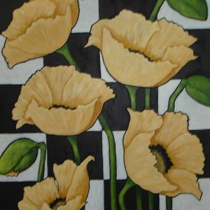Puede incluir: Pintura al &oacute;leo que presenta cinco grandes amapolas de color amarillo claro con tallos y capullos verdes. El fondo es un patr&oacute;n de cuadros en blanco y negro. Las flores est&aacute;n en plena floraci&oacute;n.