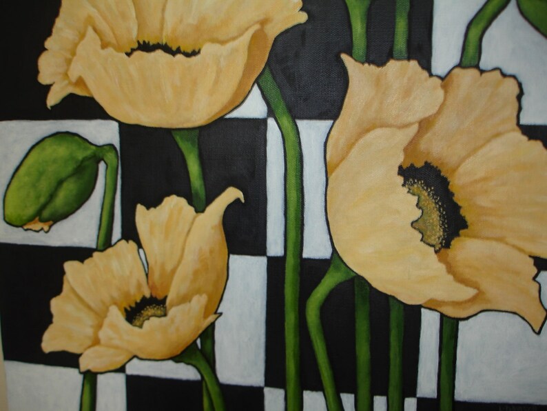 Puede incluir: Pintura al &oacute;leo de amapolas amarillas con centros negros y tallos verdes, sobre un fondo a cuadros blanco y negro. Los p&eacute;talos tienen un aspecto suave y texturizado. La obra de arte se ve desde una perspectiva cercana.