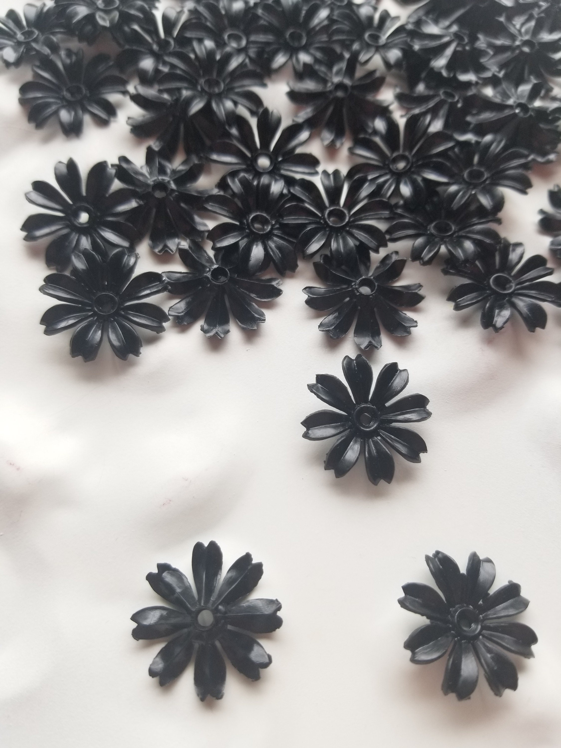 20 Black 22mm Vintage 1950s Plastic Flowers Etsy
