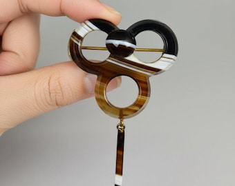 Antieke Victoriaanse Schotse puzzelbroche van gestreepte agaat met hanger.