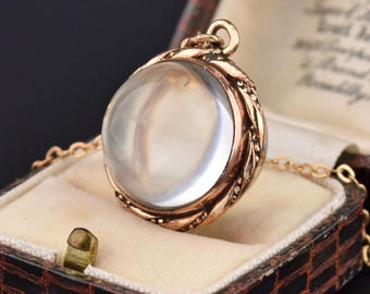 Antieke Victoriaanse ketting met medaillon van bergkristal en 'Poys of Light'-motief, verguld.