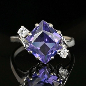 Color Change Sapphire Ring, 10K White Gold Fancy Cut Purple Alexandrite Ring, Cocktail Statement Ring, Quartz Accent Ring, Vintage Jewelry
