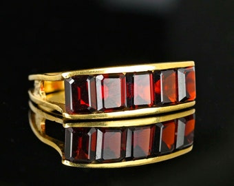 Vintage 18K Gold Garnet Ring: Italian Euro Shank Band