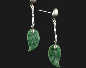 Vintage 18K White Gold Jade Earrings, Carved Jade Leaf Chandelier Earrings, Pierced Earrings, Vintage Jewelry