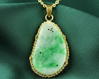 14 kt gouden jadeiethangerketting: gesneden mos in sneeuwjade vintage bedel