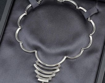 Collar babero vintage de plata 980, colgante mexicano festoneado, joyería de la década de 1940.