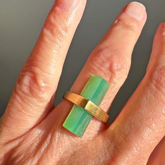 Modernist Green Chrysoprase Ring, 18K Yellow Gold… - image 3