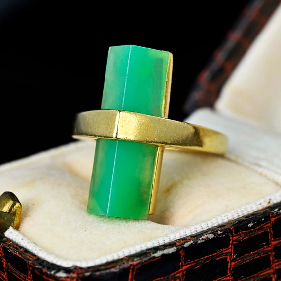 Modernist Green Chrysoprase Ring, 18K Yellow Gold… - image 2