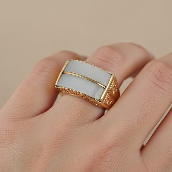 Vintage Mings 14K Gold Jade Ring: Jadeite Saddle Ring