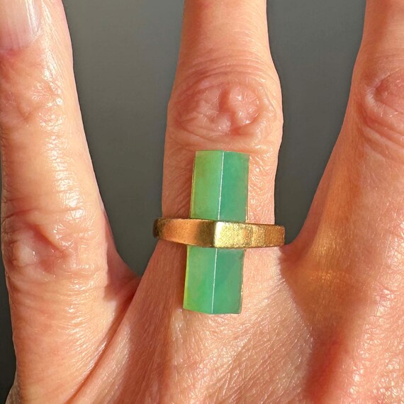 Modernist Green Chrysoprase Ring, 18K Yellow Gold… - image 6