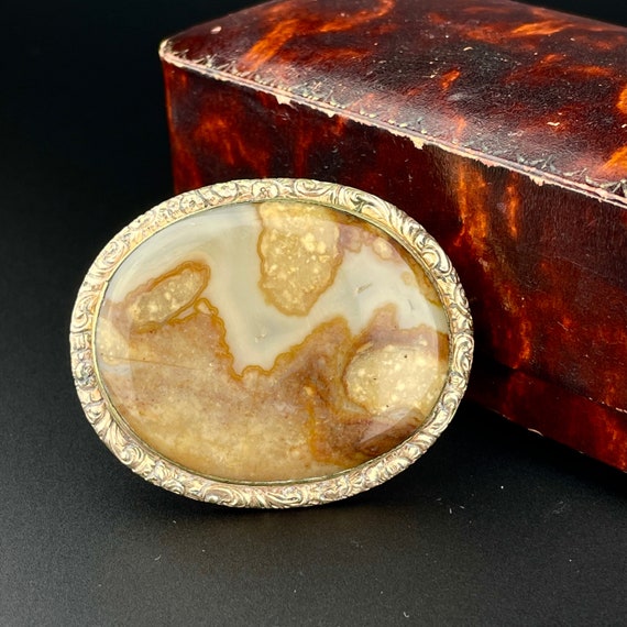 Antique Victorian Lace Agate Brooch, Gold Engraved