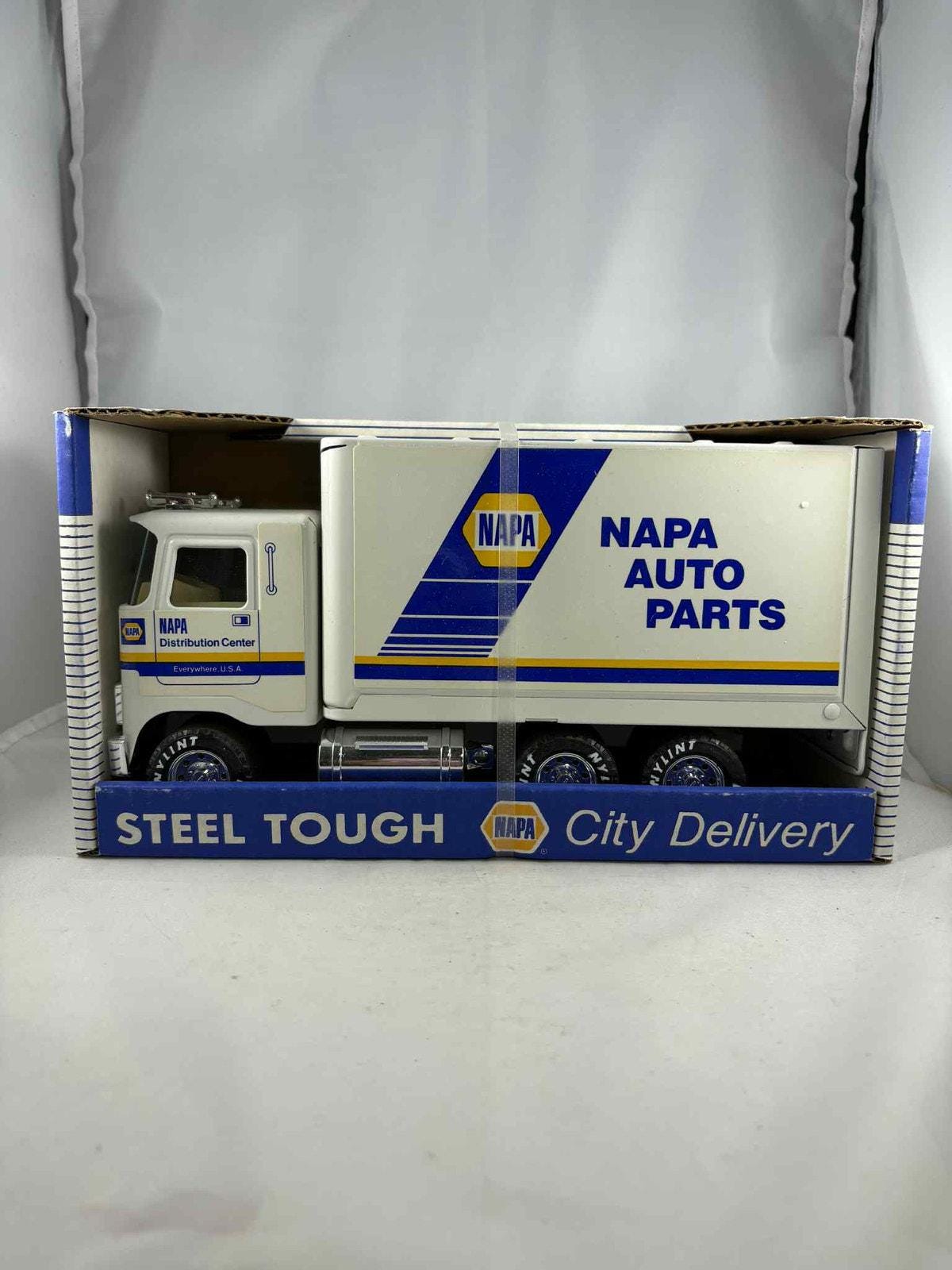 Nylint Steel Tough NAPA Auto Parts City Delivery Truck Die-cast 1