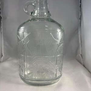 Vtg 1/2 Gal. Glass Wine Decanter Embossed Grape/Vine Design Bottle w/Lid Handle