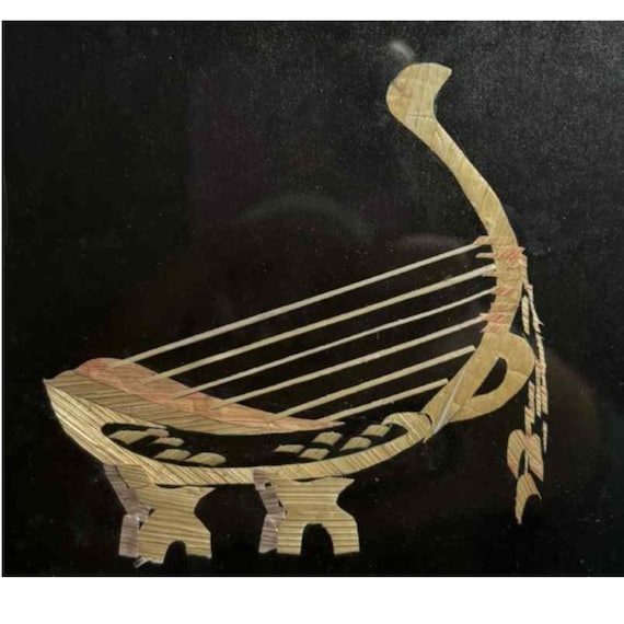 ミャンマーのハープ「サウン・ガウク」を描いたアジアの藁細工の額装