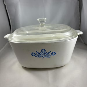 Vtg CorningWare Blue Cornflower Casserole Dish w/Glass Lid P-2-1/2-B