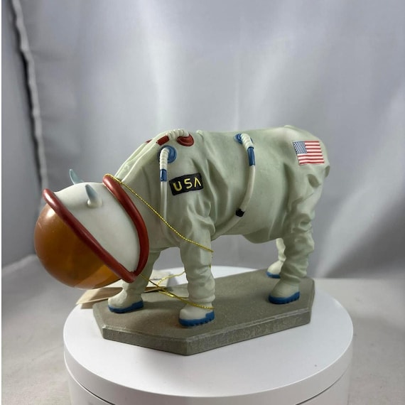 2000 Cowparade Mooooonwalk Collectible Cow Figurine #9120 Uniform