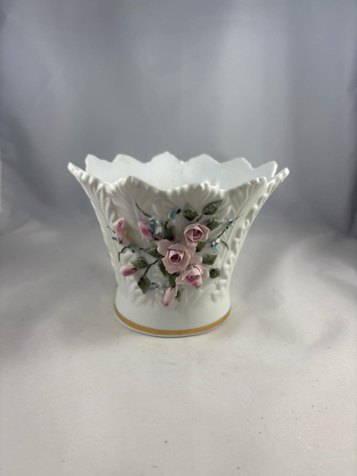 【D】バラ・レフトンのハンドモチーフ/Lefton Porcelain Lefton China Porcelain Hand Painted Floral Bisque W/gold Bottom