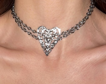 Gothic Heart Choker Necklace – Vintage Silver Baroque Chain, Y2K Statement Jewelry