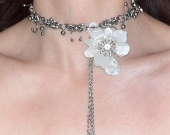 Handmade Y2K Flower Choker Necklace – Fairy Grunge Silver Chain Choker, Statement Punk Floral Necklace, Adjustable Gothic Choker for Women