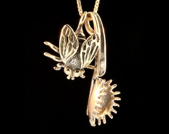 Fly and Venus Flytrap-hanger - massief 14k goud - insectenbedel