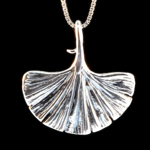 Large Ginkgo Leaf Necklace, Ginkgo Leaf Charm, Ginkgo Leaf Jewelry, Leaf Necklace, Leaf Jewelry, Japanese Jewelry, Silver Boho Necklace