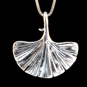 Large Ginkgo Leaf Necklace, Ginkgo Leaf Charm, Ginkgo Leaf Jewelry, Leaf Necklace, Leaf Jewelry, Japanese Jewelry, Silver Boho Necklace imagem 1