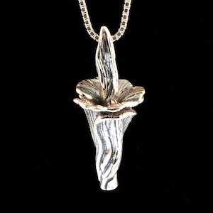 Corpse Flower Necklace Flower Charm Carnivorous Plant Jewelry Savage Garden Gift for Botanist Gift for Gardener Corpse Flower Jewelry Charm