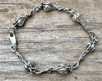 Silver Garlic Link Bracelet Gift for Chef Garlic Jewelry Vampire Jewelry Dracula Jewelry Vampire Bat Gift for Gardener Garlic Charm Silver