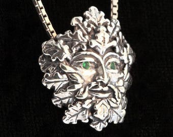 Groene man-bedel met tsavoriet-ogen - sterlingzilver - heidense sieraden