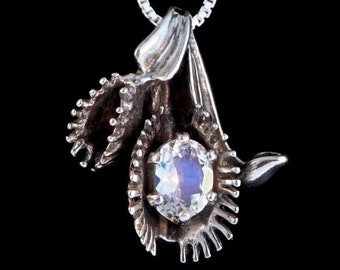 Ciondolo a forma di dionea con pietra di luna - Collana con pianta in argento sterling