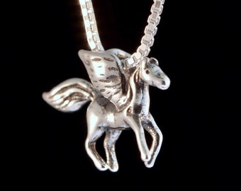 Amuleto de Pegaso en plata de ley - Colgante de caballo alado mitológico - Regalo para niña - Regalo de poni
