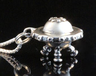 Bedel alien vliegende schotel - sterlingzilver - ketting ruimteschip