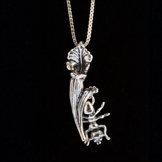 『TAKA ORIGINAL』Pitcher Plant Trap Necklace Pitcher Plant Trap Necklace – TAKA ORIGINAL LIMITED