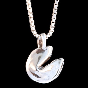 Gelukskoekje ketting zilver - gelukskoekje bedel - koekje sieraden koekje ketting graduatiecadeau Moederdag cadeau cadeau voor afstudeerder