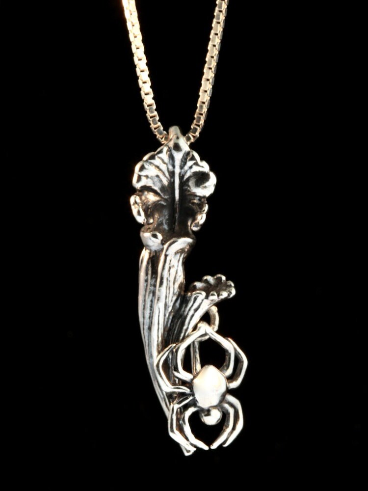 『TAKA ORIGINAL』Pitcher Plant Trap Necklace Pitcher Plant Trap Necklace – TAKA ORIGINAL LIMITED